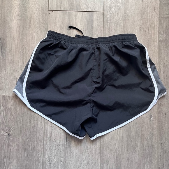 Women Nike Dri fit shorts - Picture 3 of 7